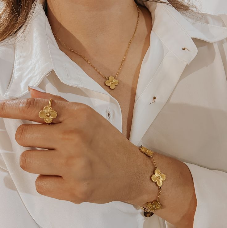 Collar Trébol Dorado Solitario – Baño de Oro 18K