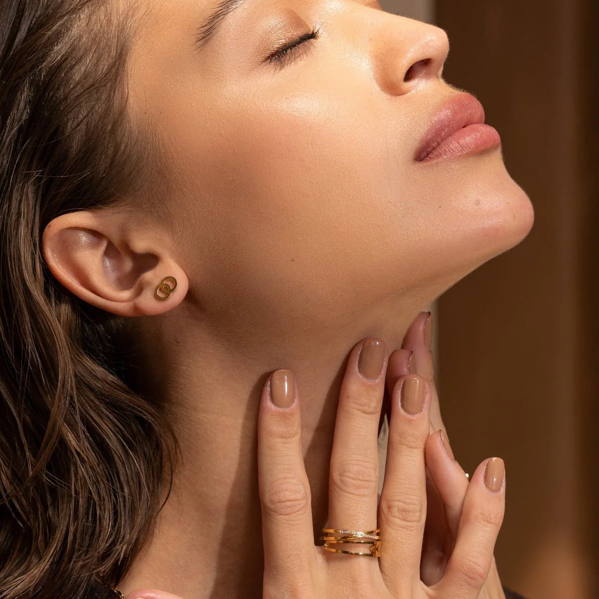 Anillo ZAYA doble Lucía con circonias pavé, baño de oro 18K; a prueba de agua, no se oscurece, hipoalergénico y con garantía de por vida.