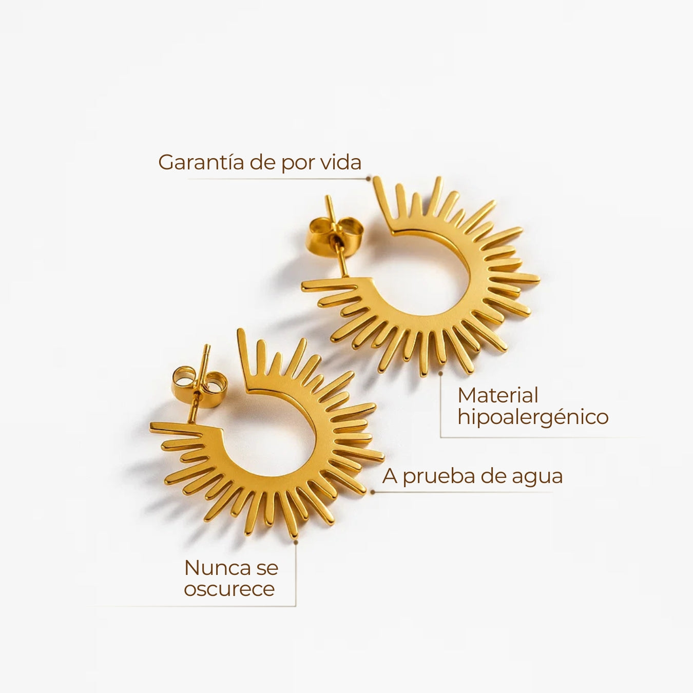 Argollas doradas modelo Spike con calados tipo rayos, baño de oro 18K en acero inoxidable 316L.
