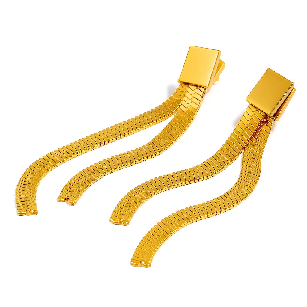 Aros largos Catarina con dos cintas de malla tipo serpiente, baño de oro 18K; hipoalergénicos, a prueba de agua y con garantía de por vida.