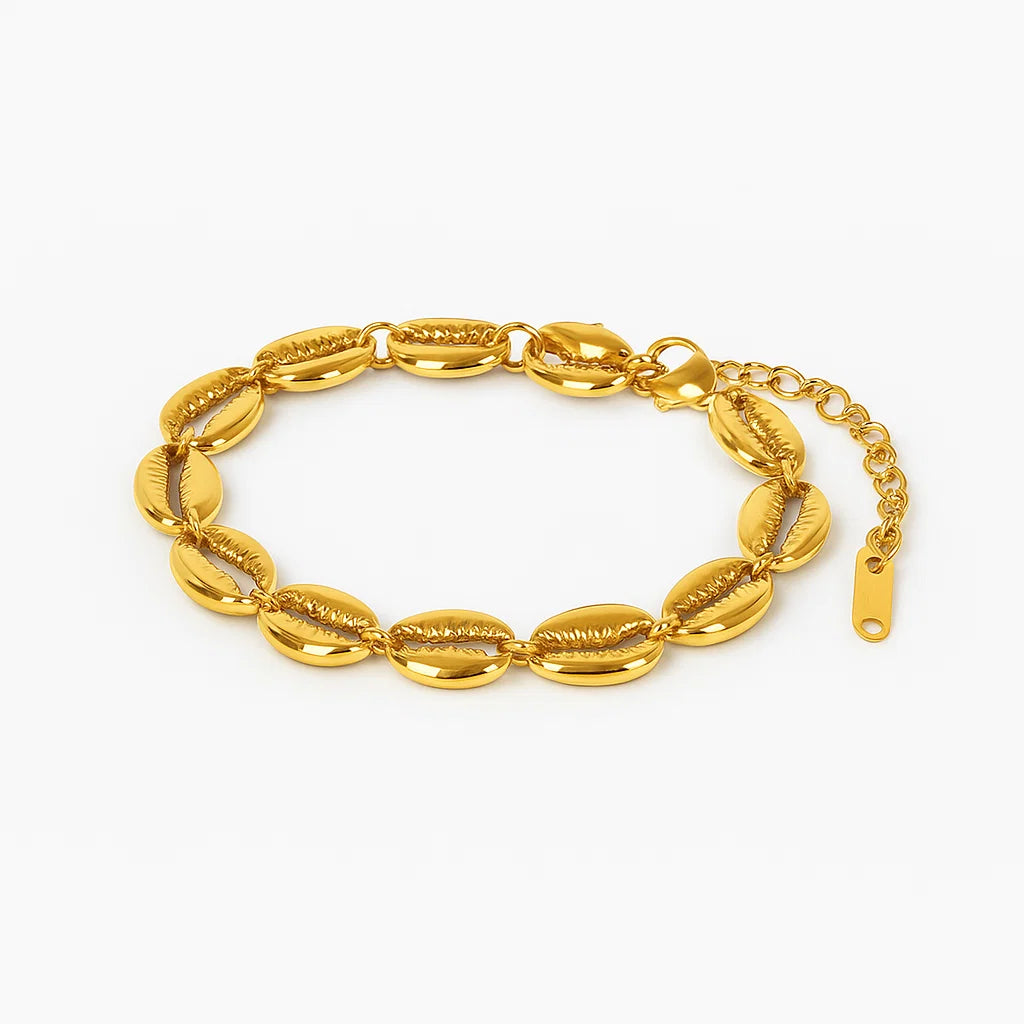 Pulsera ZAYA Noronha con caracolas tipo cauri, baño de oro 18K; hipoalergénica, a prueba de agua y con garantía de por vida