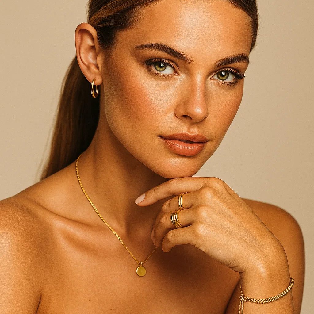 Pulsera ZAYA trenzada ajustable con deslizable, baño de oro 18K; a prueba de agua, no se oscurece, hipoalergénica y con garantía de por vida.