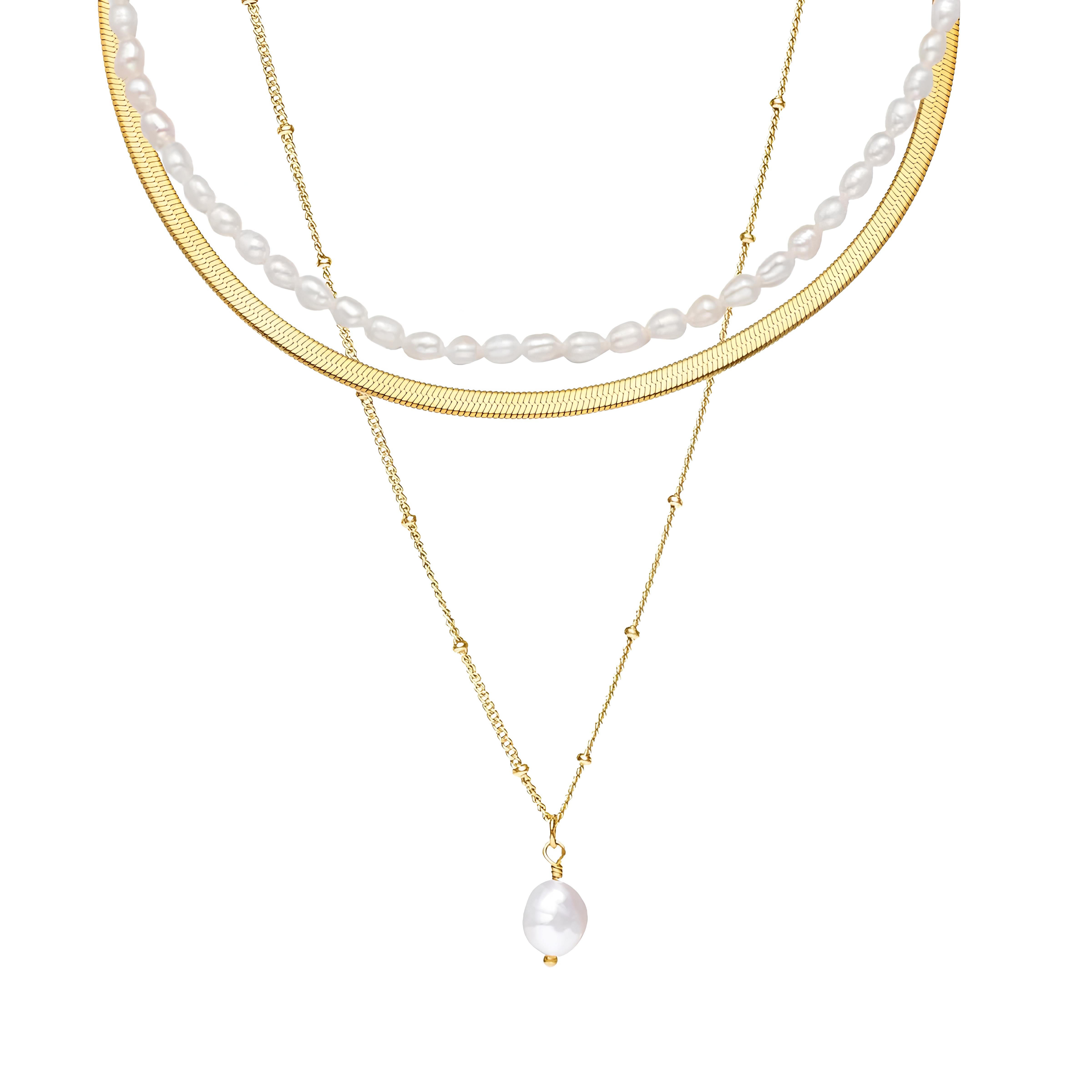 Set ZAYA de collar triple con gargantilla espiga, gargantilla de perlas y collar con dije de perla barroca, baño de oro 18K; hipoalergénico, a prueba de agua y con garantía de por vida.