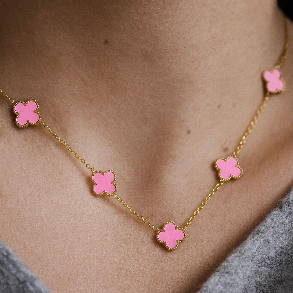 Collar Trébol Rosa – Baño de Oro 18K