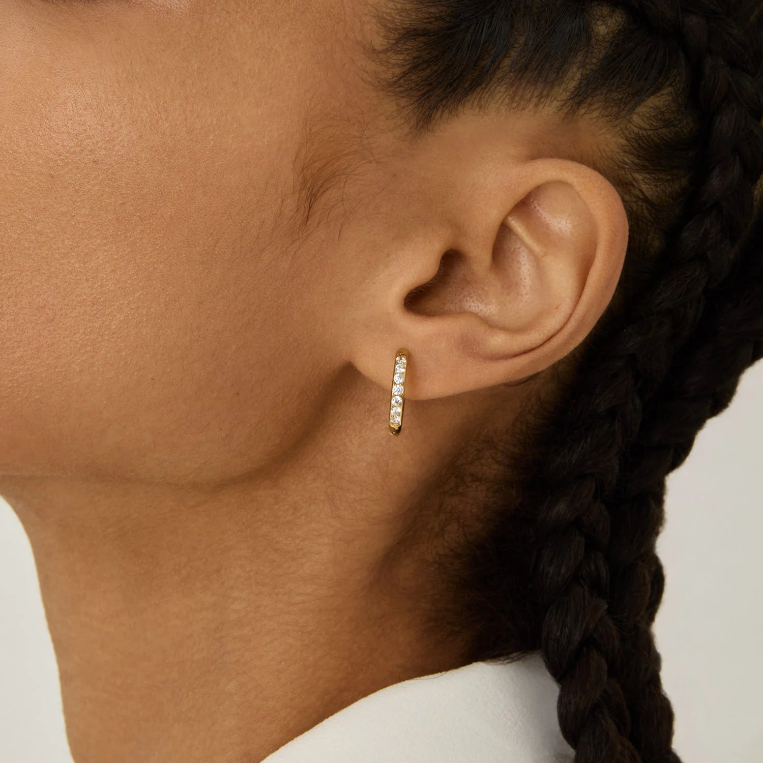 Aros Argolla Arielle con Zirconias - Baño de Oro 18K