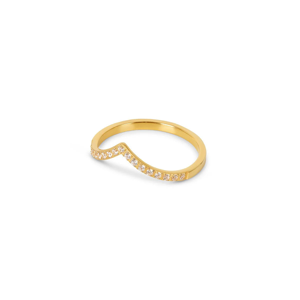 Anillo ZAYA chevron en “V” con circonias, baño de oro 18K; a prueba de agua, no se oscurece, hipoalergénico y con garantía de por vida.
