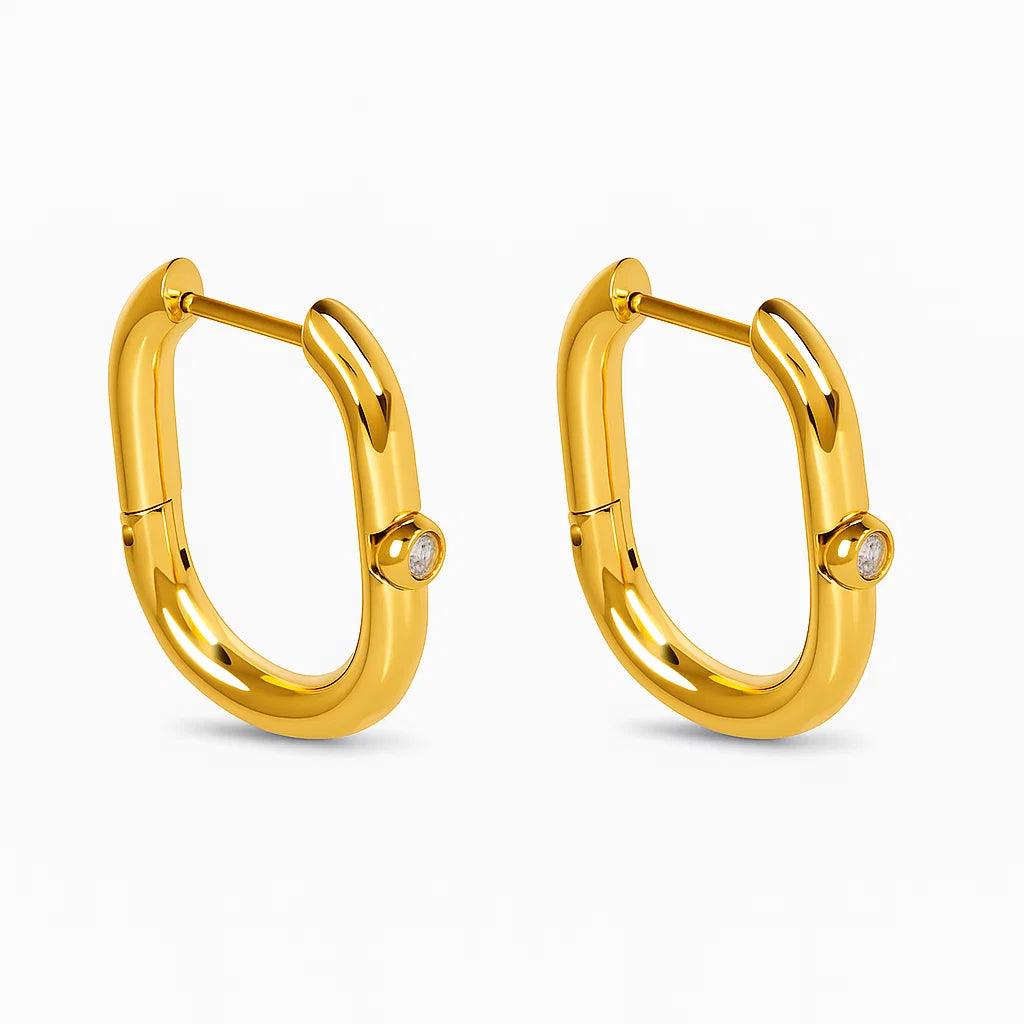 Aros ovalados dorados con pequeña circonia al frente, baño de oro 18K en acero inoxidable 316L.