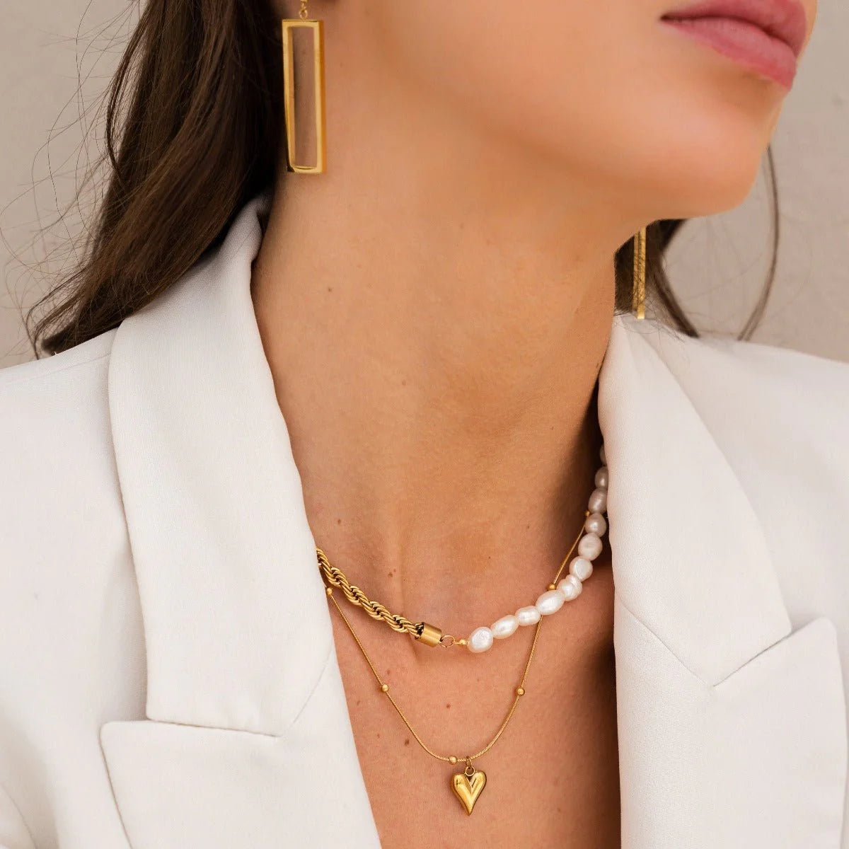 Collar ZAYA con dije de corazón y cadena satélite, baño de oro 18K; hipoalergénico, a prueba de agua y con garantía de por vida
