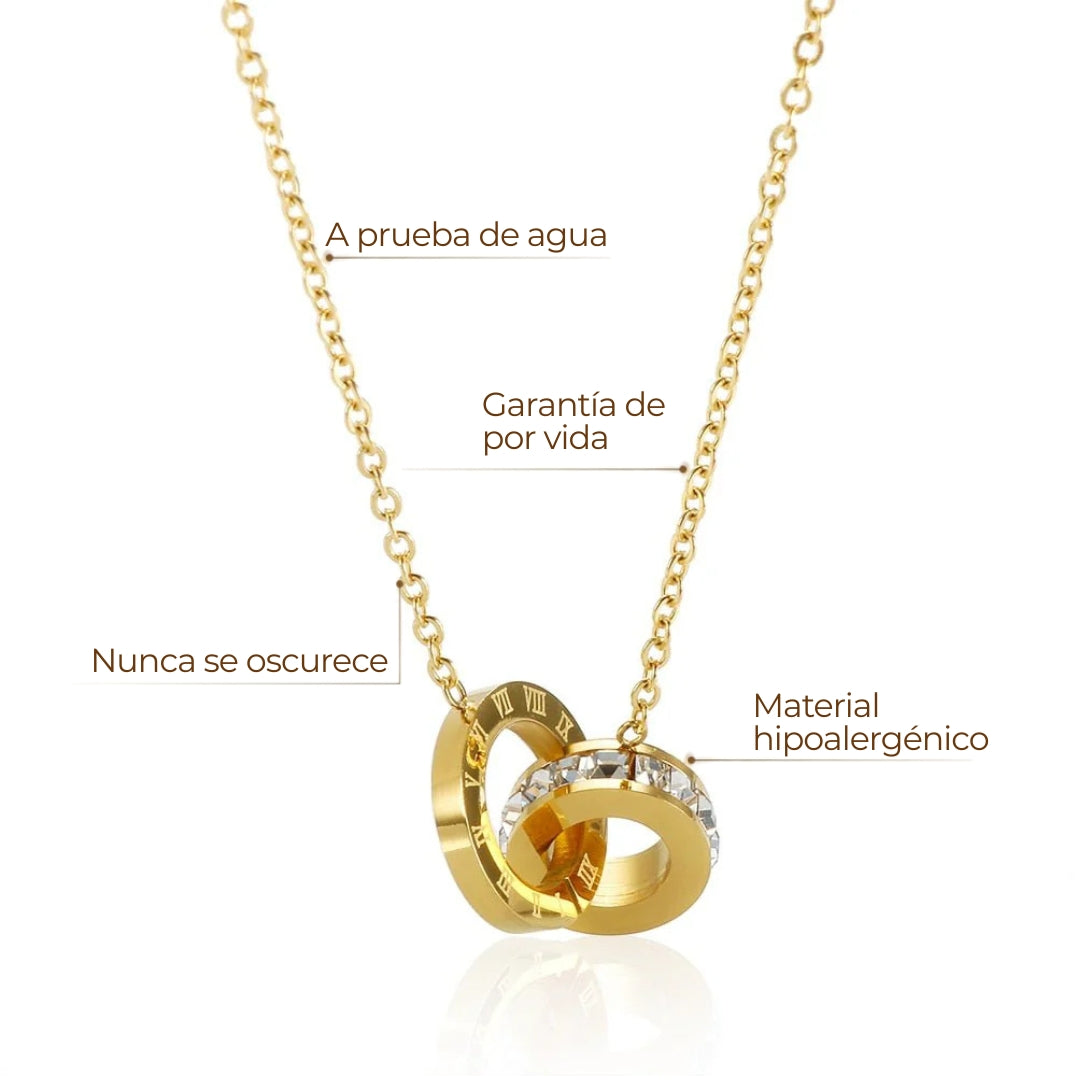 Collar ZAYA con dije de doble aro (números romanos y circonias), baño de oro 18K; a prueba de agua, no se oscurece, hipoalergénico y con garantía de por vida.