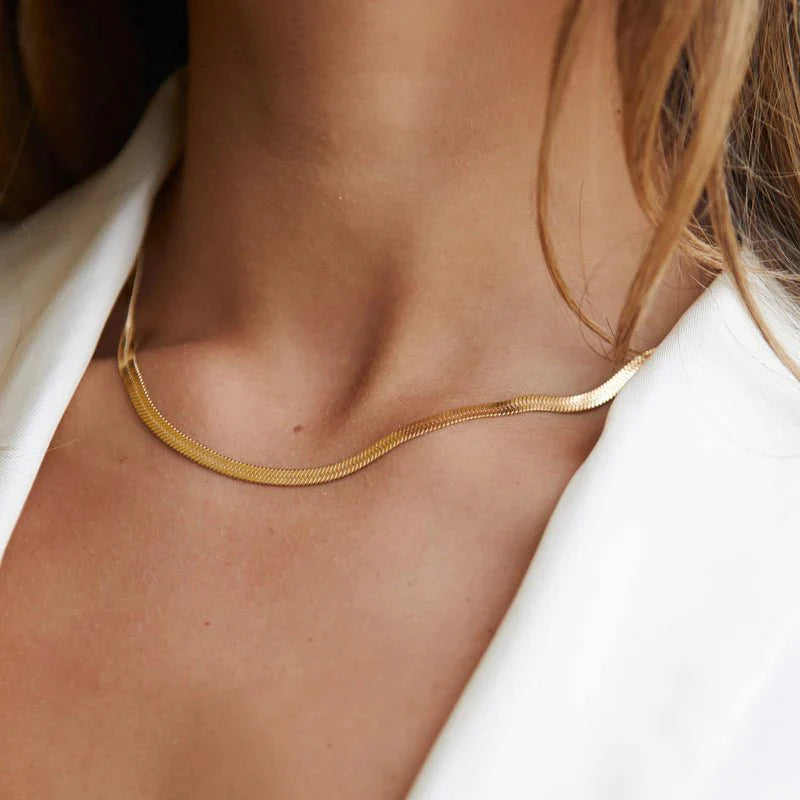 Collar ZAYA malla snake dorado, baño de oro 18K; a prueba de agua, no se oscurece, hipoalergénico y con garantía de por vida.