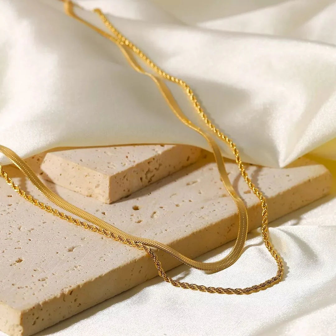 Mix Collar Melina ZAYA: set en capas con cadena malla snake y cadena cuerda, baño de oro 18K; a prueba de agua, no se oscurece, hipoalergénico y con garantía de por vida.