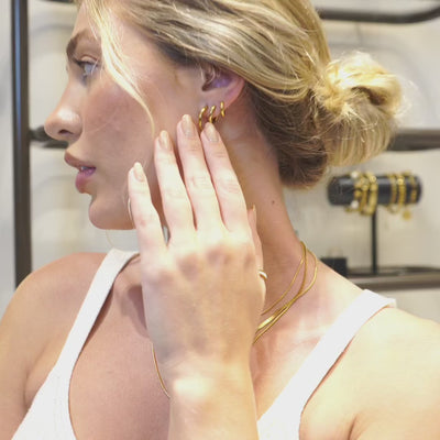 Trío de argollas ZAYA en baño de oro 18K, set de 3 tamaños; a prueba de agua, no se oscurecen, hipoalergénicas y con garantía de por vida.