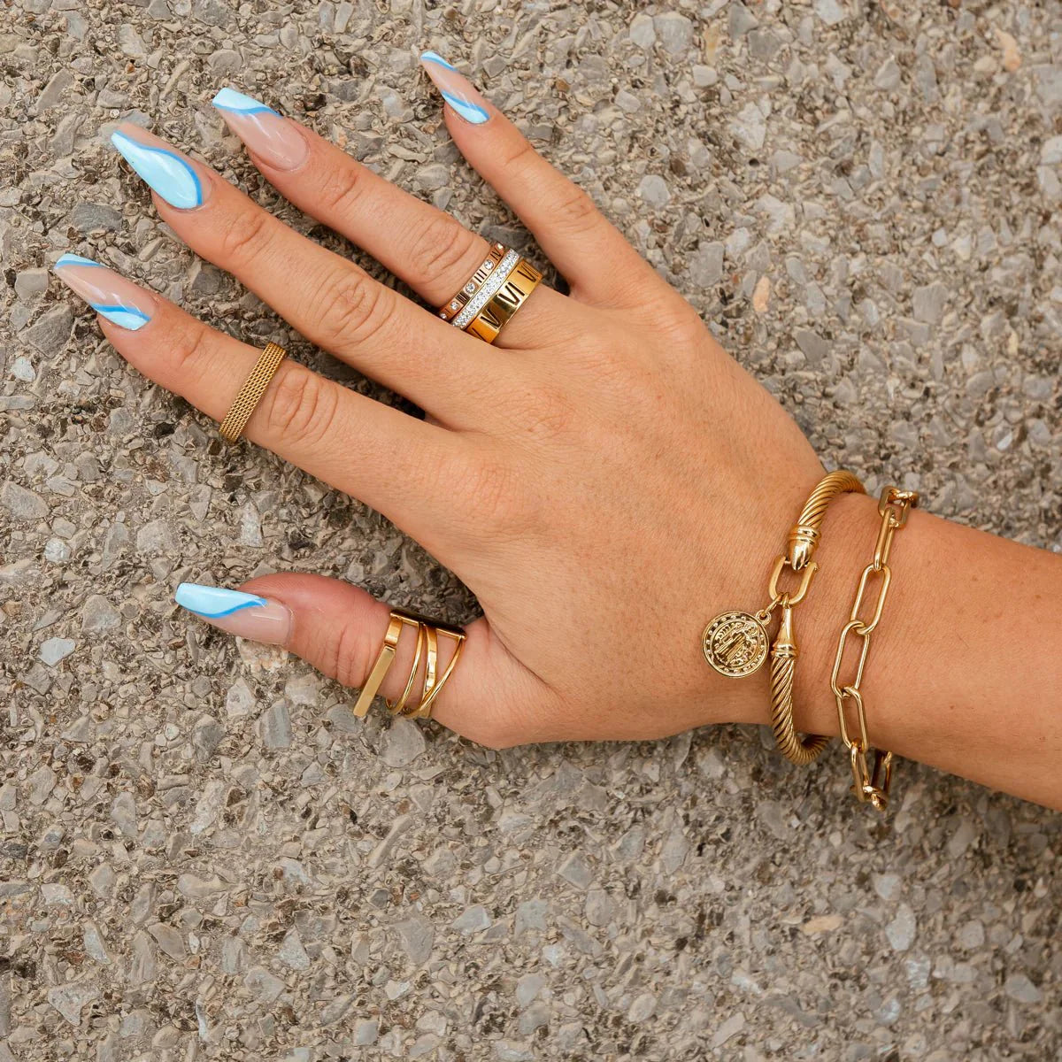 Pulsera ZAYA de eslabones tipo paperclip, baño de oro 18K; hipoalergénica, a prueba de agua, no se oscurece y con garantía de por vida