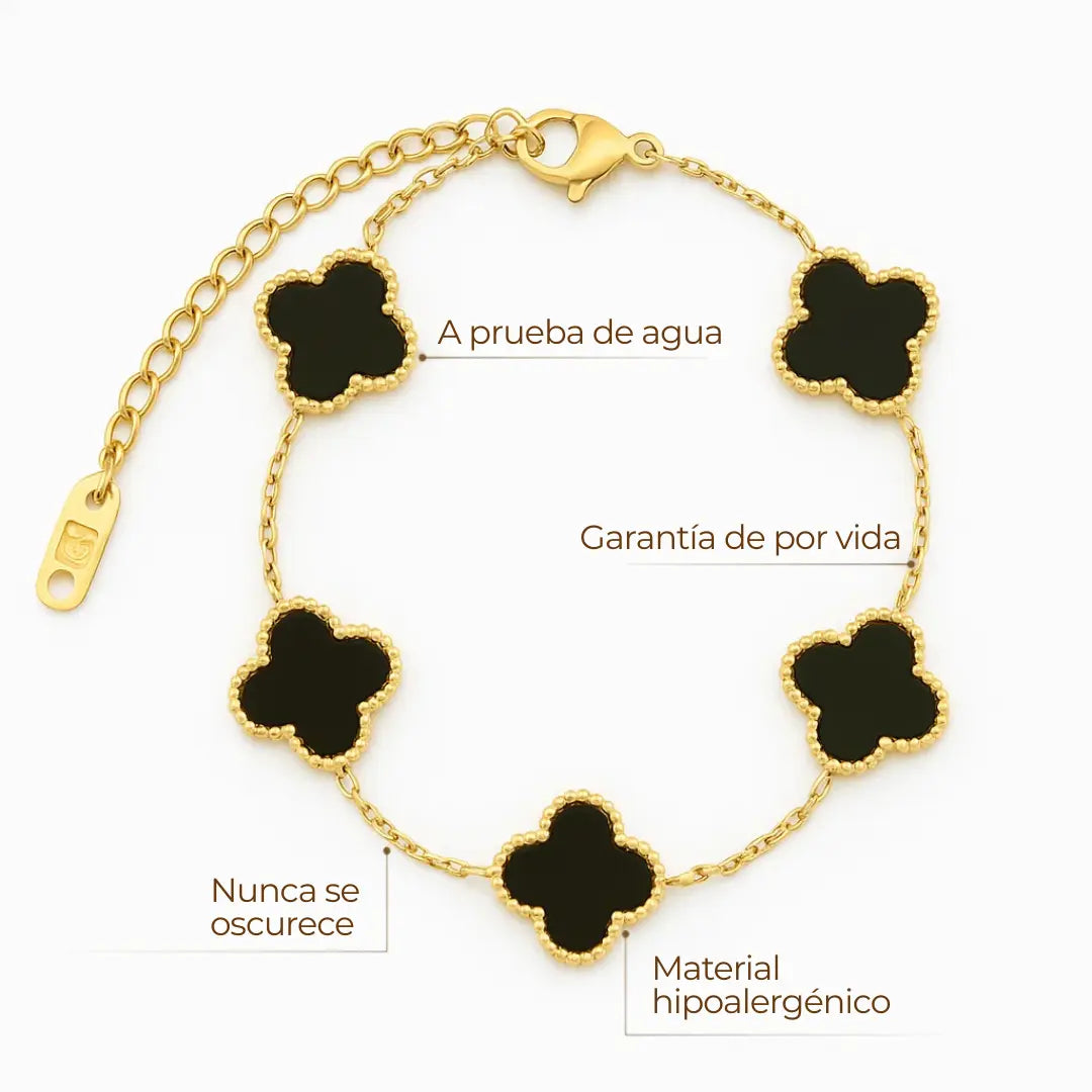 Pulsera ZAYA con tréboles negros esmaltados y borde texturizado, baño de oro 18K; hipoalergénica, a prueba de agua y con garantía de por vida.