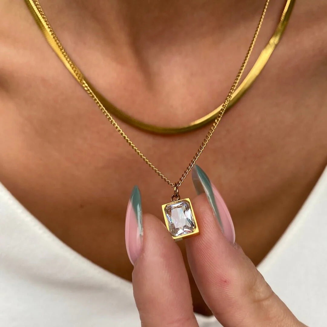 Set Collar París ZAYA: cadena serpiente y cadena con dije de cristal rectangular, baño de oro 18K; a prueba de agua, no se oscurece, hipoalergénico y con garantía de por vida.